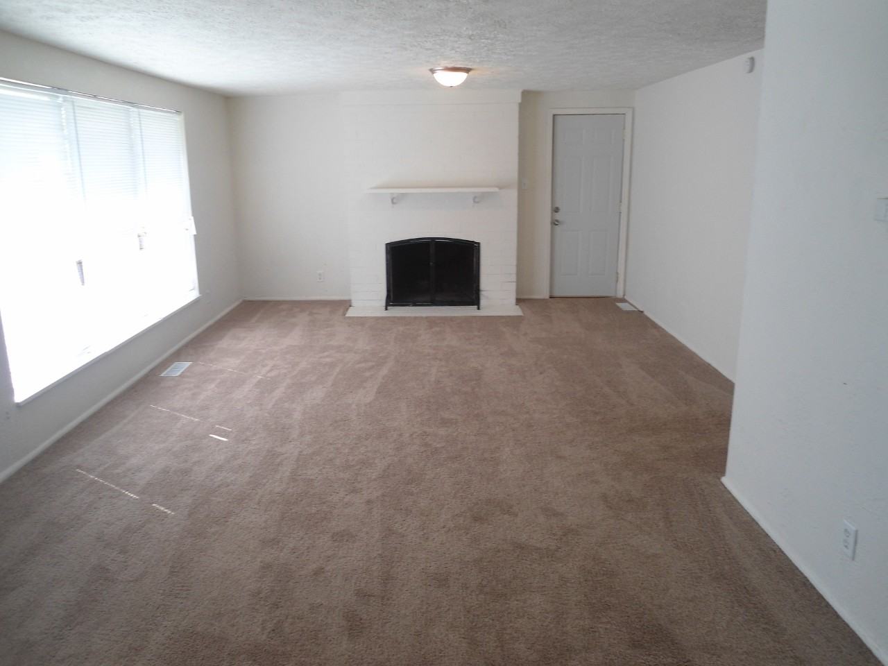 4506 Coburn Ave - Photo 3 of 9