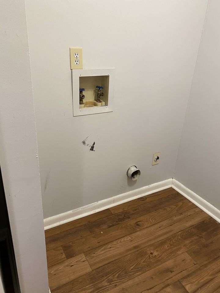 Oakleaf Apartments - Photo 2 of 5