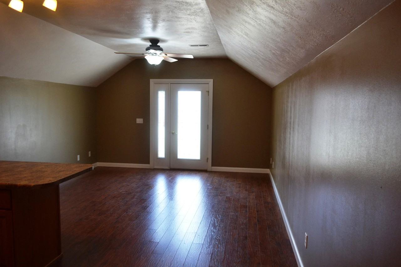 2717 41st St - Photo 3 of 8