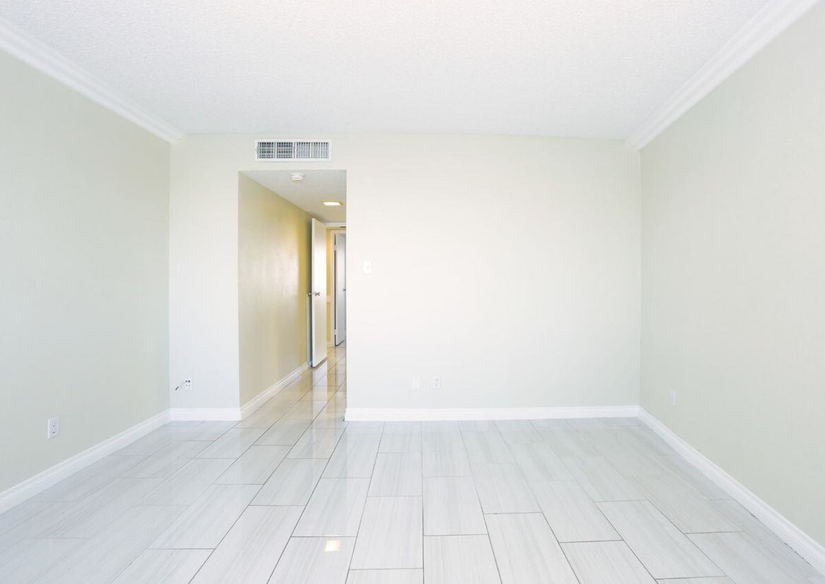 Country Club Towers - Photo 6 of 19