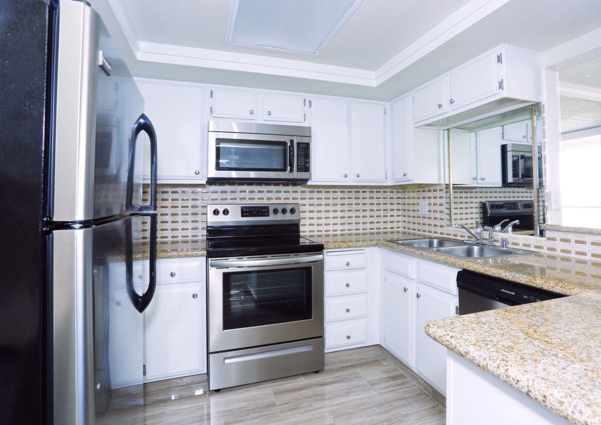 Country Club Towers - Photo 2 of 19