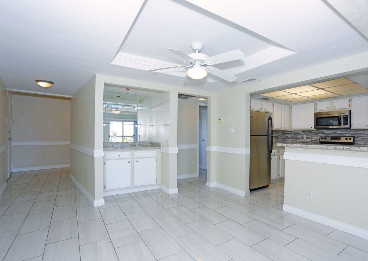 Country Club Towers - Photo 3 of 19