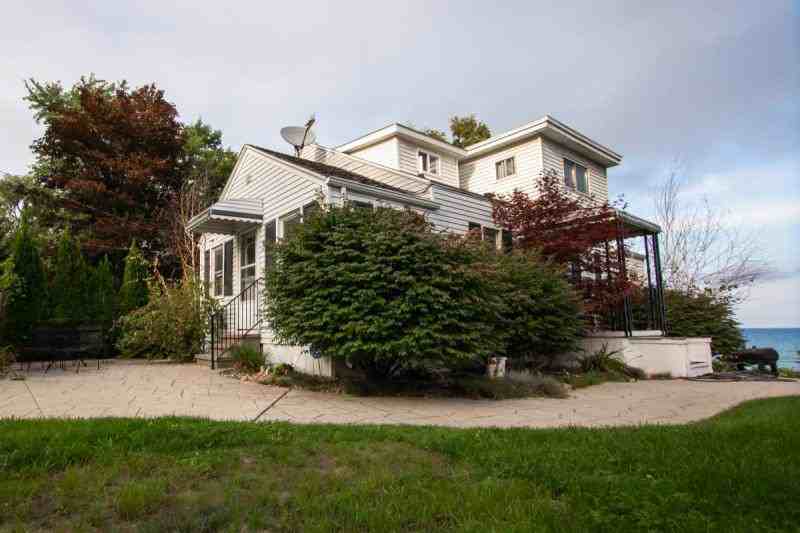 1853 S Lakeshore Rd - Photo 2 of 10