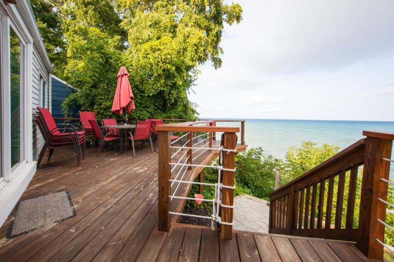 1853 S Lakeshore Rd - Photo 3 of 10