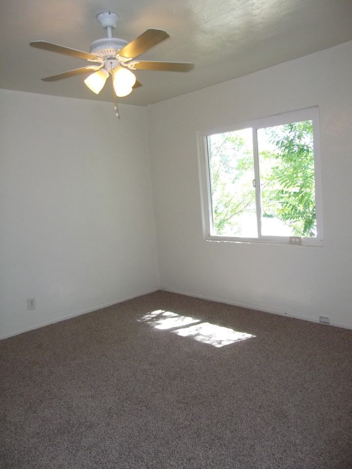 542 Breckenridge St - Photo 3 of 6