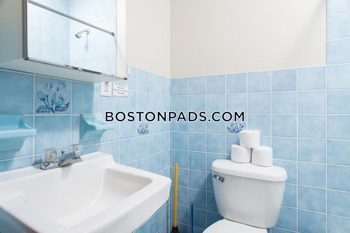 435 Washington Street #2C - Photo 2 of 4