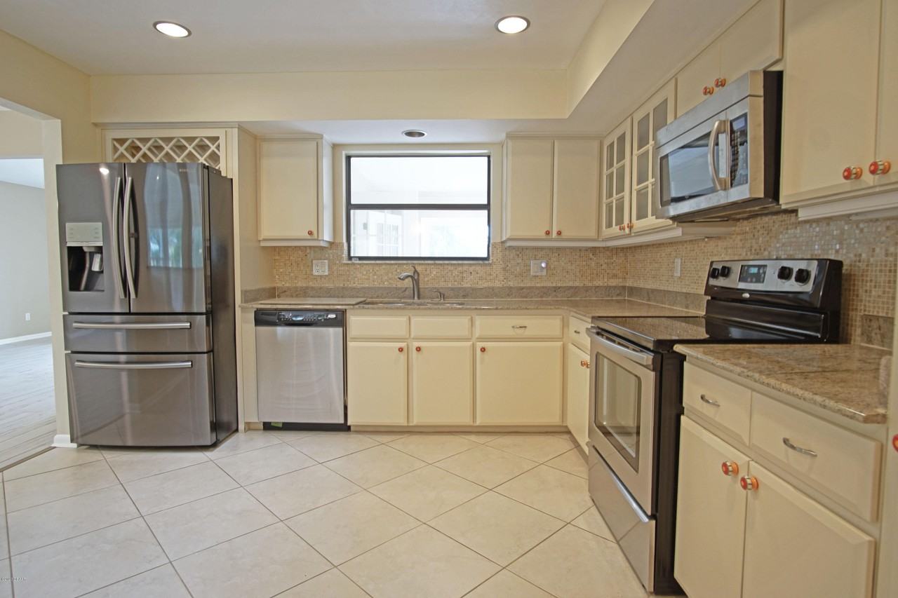 511 Boxwood Lane - Photo 3 of 15