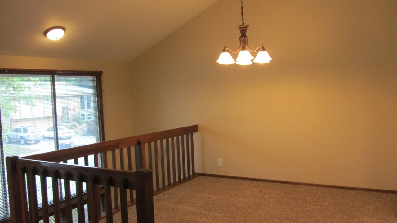 6617 S 110th St - Photo 2 of 11