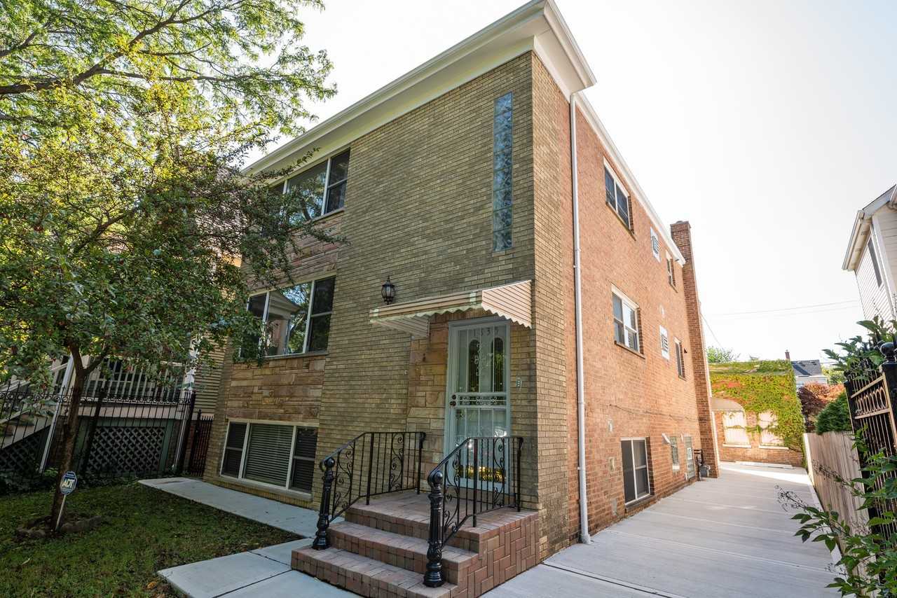 1835 West Berteau Avenue Unit 1