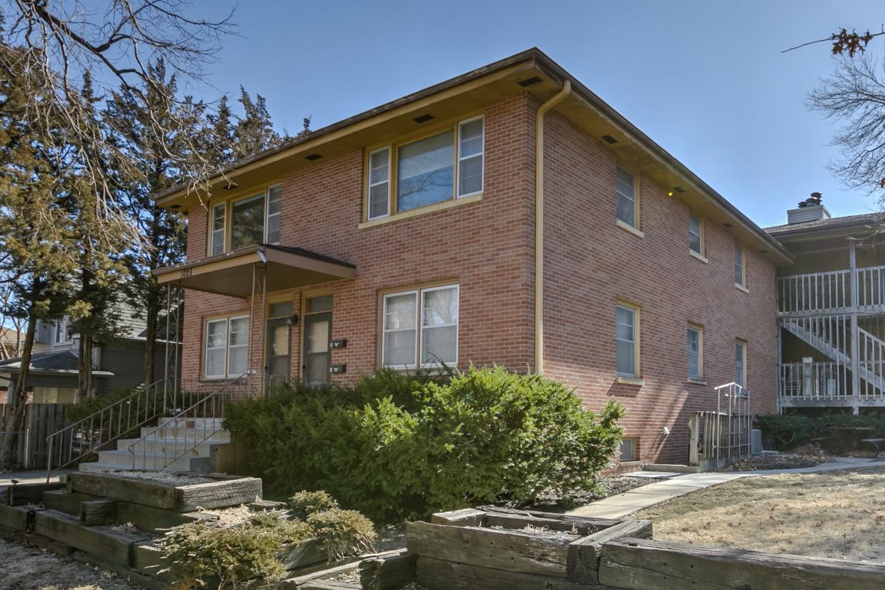 1025 E st - Photo 3 of 25