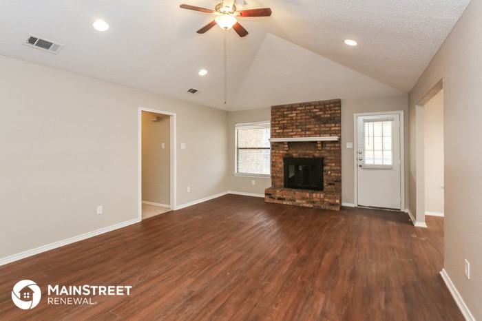 521 Anglebluff Drive - Photo 3 of 16