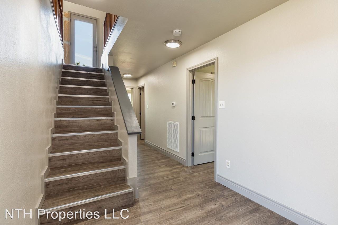 237 Runaway Bay Drive - Photo 2 of 20