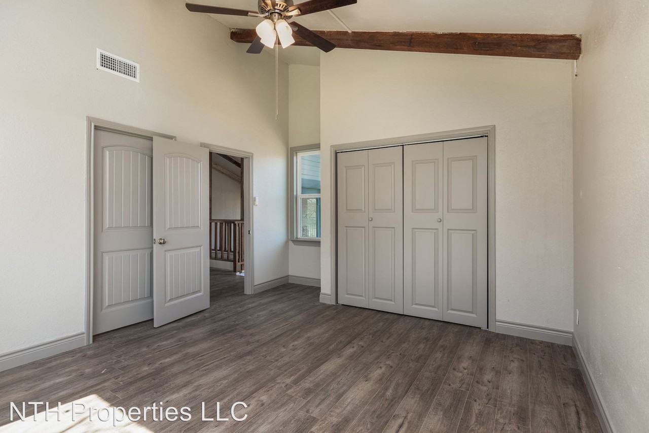 237 Runaway Bay Drive - Photo 3 of 20