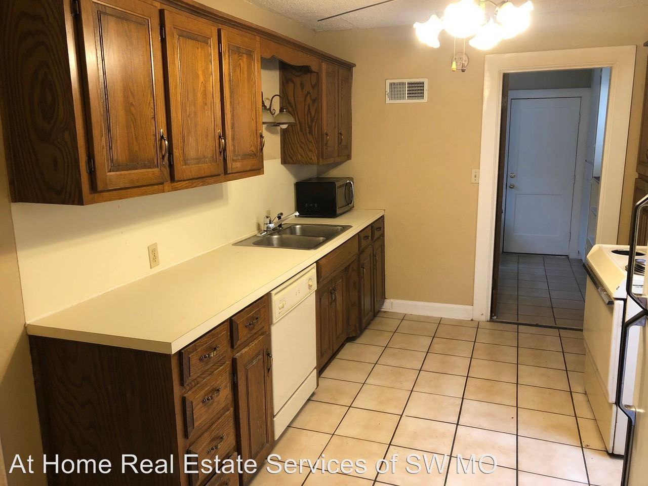 740 S Pickwick - Photo 3 of 11