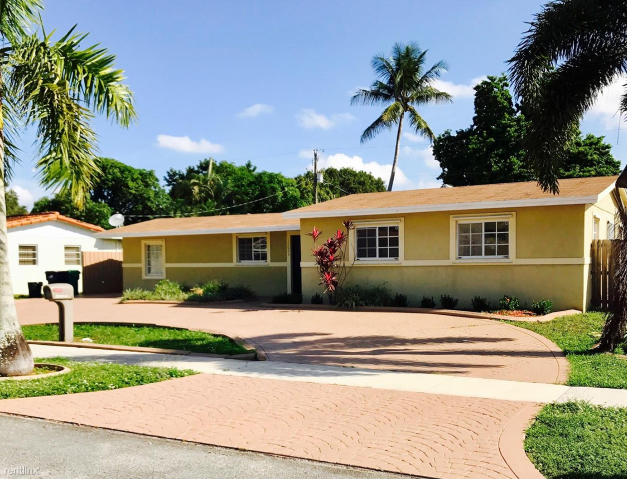 18015 Nw 83rd Ave - Photo 2 of 5