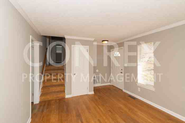 940 Longview Cir - Photo 3 of 8