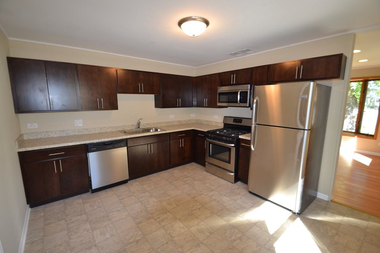 2409 Cardinal Dr - Photo 2 of 10