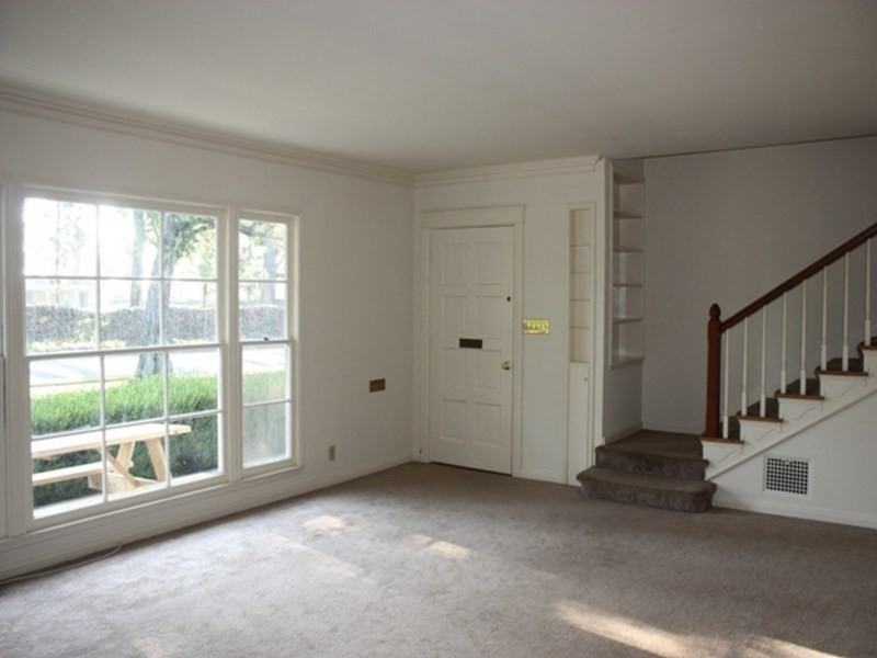 111 Country Club Dr - Photo 3 of 16