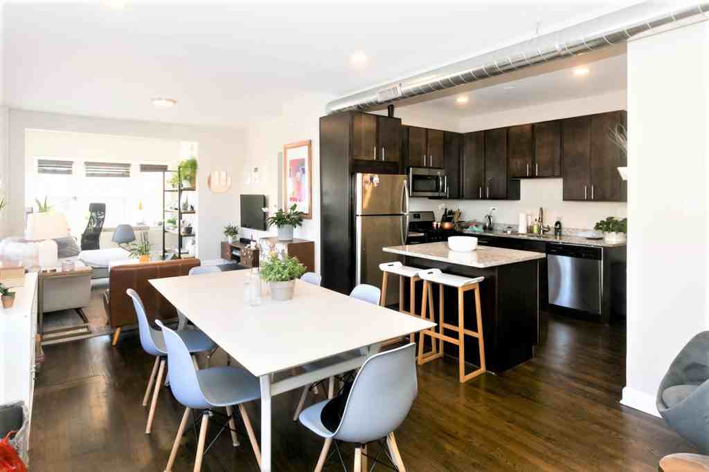 1604 W Berwyn Ave