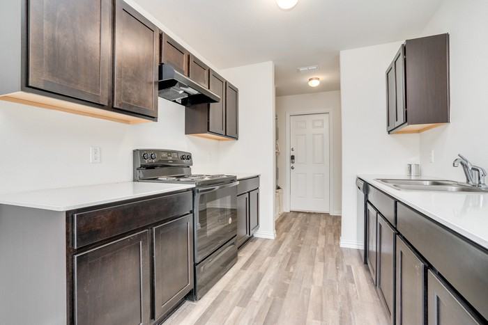 1508 Sheri Lane South - Photo 2 of 20