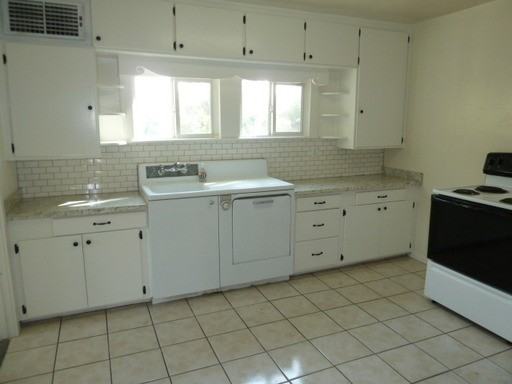 1137 Magnolia Ave - Photo 2 of 10