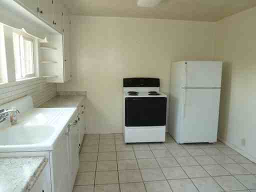 1137 Magnolia Ave - Photo 3 of 10