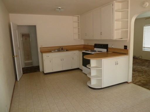 2517 Leland Ave - Photo 3 of 7