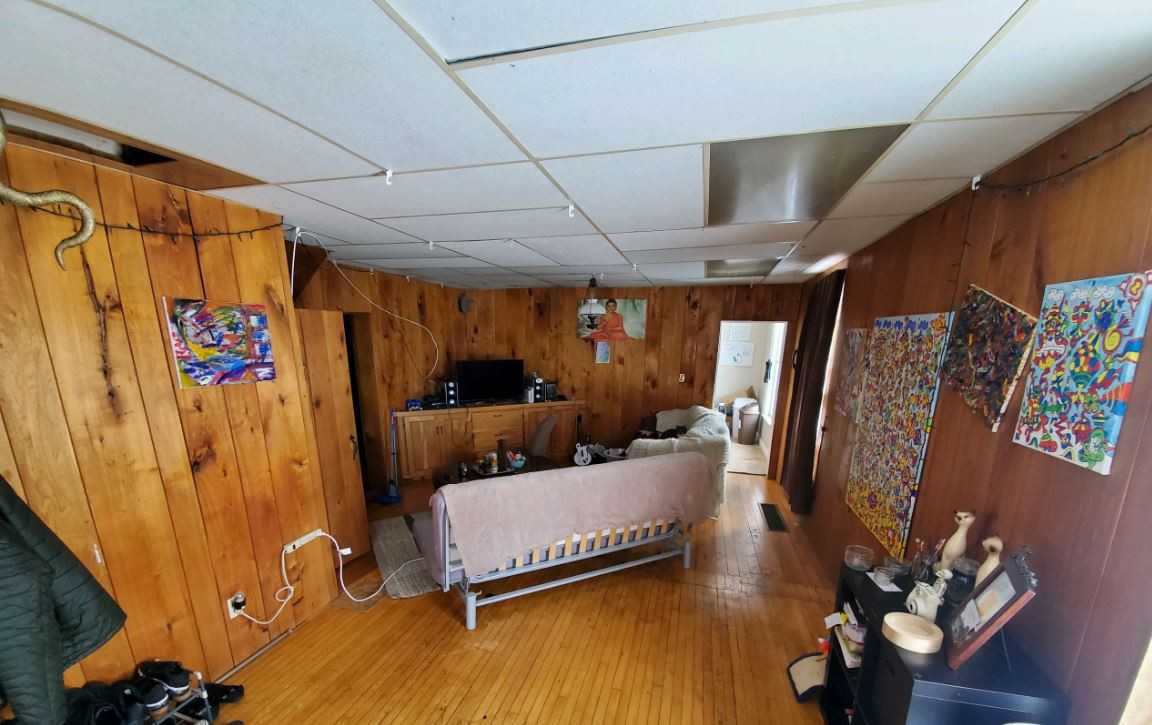 639 Hudson St - Photo 3 of 10