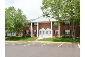 Country Manor - Photo 2 of 25