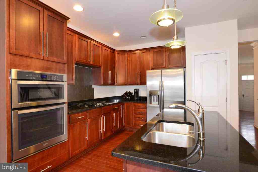 43275 Mitcham Square - Photo 3 of 11