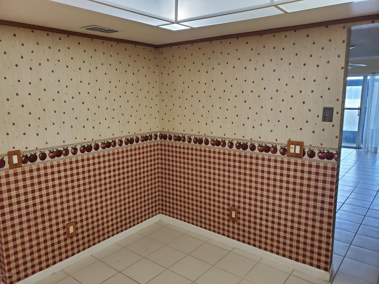 411 Dove Ln - Photo 2 of 21