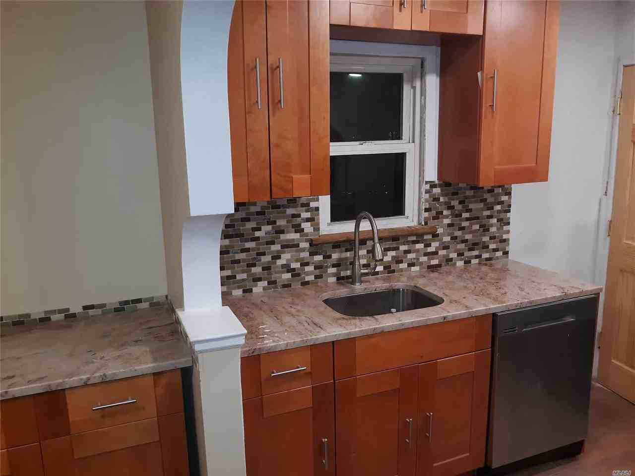 11501 Parkway Dr - Photo 3 of 6