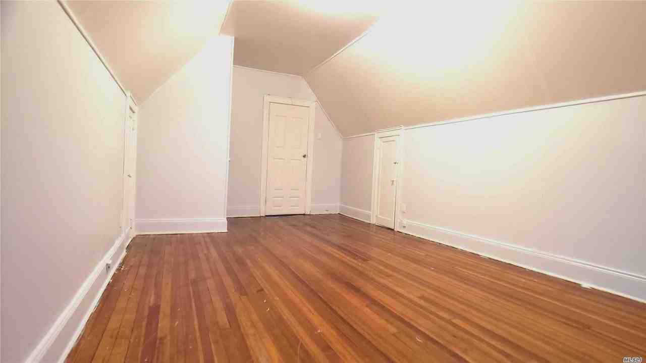 7707 77-07 164 St - Photo 3 of 11