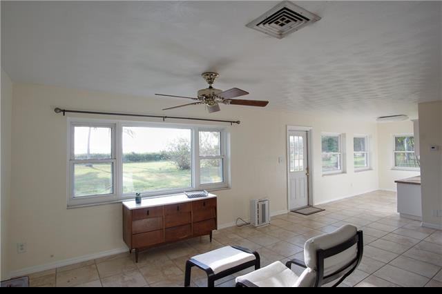 5924 Cove St - Photo 2 of 9