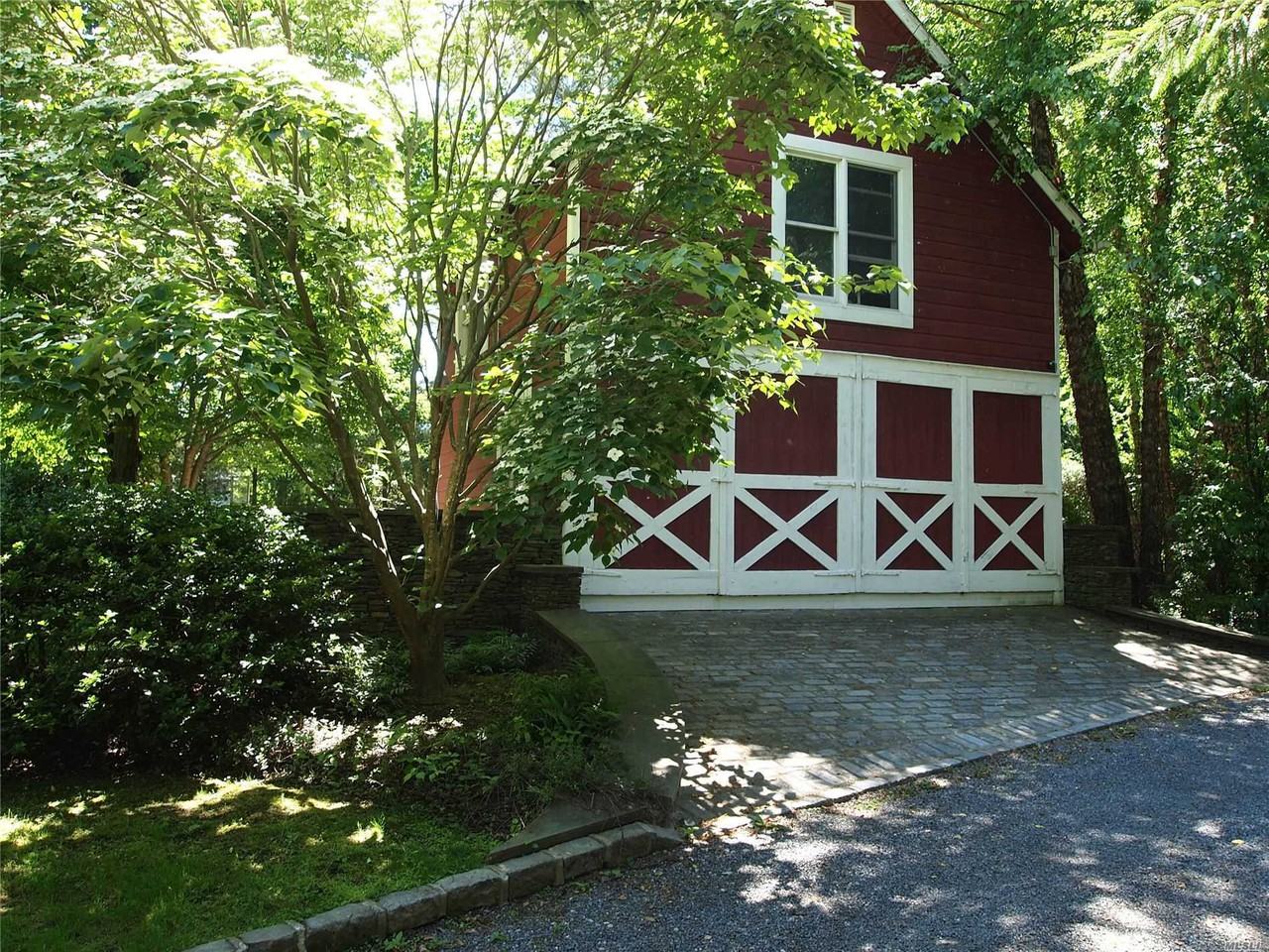 10 Hegemans Lane - Photo 2 of 11