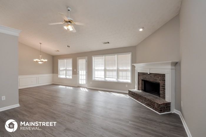 645 Pebble Boulevard - Photo 3 of 17