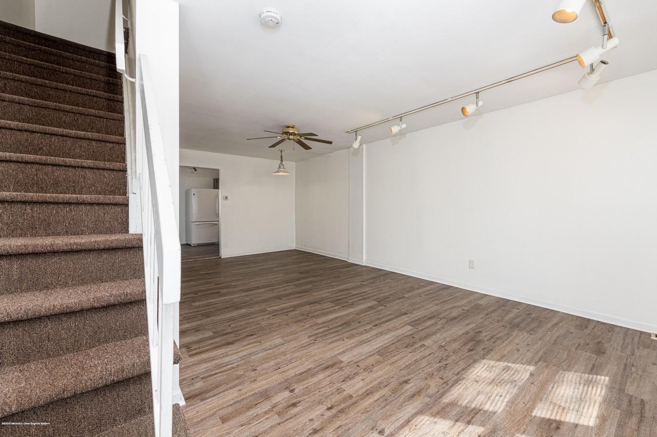 140 Primrose Lane - Photo 2 of 26