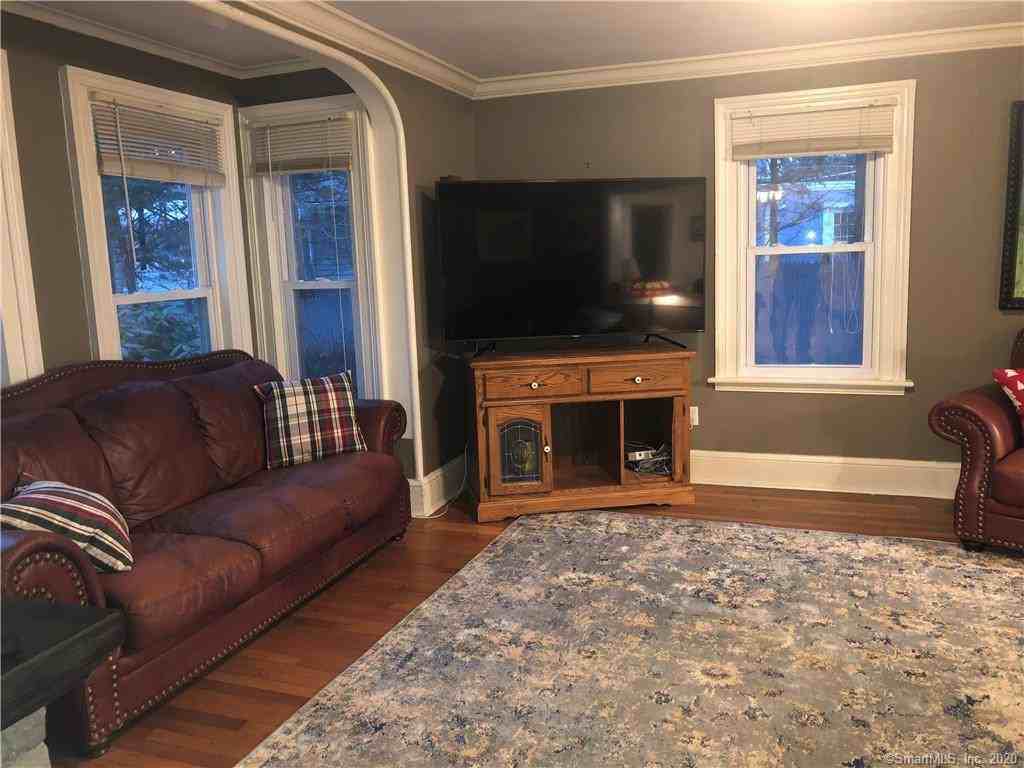 38 Ferry Lane East - Photo 3 of 7