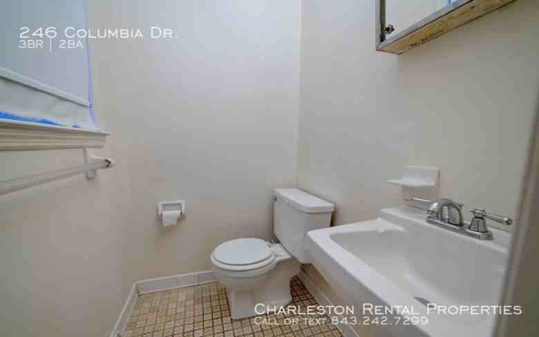 246 Columbia Dr - Photo 3 of 14