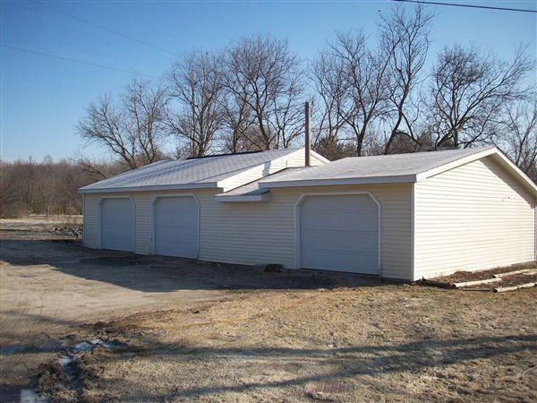 6918 Lapeer Rd - Photo 3 of 11