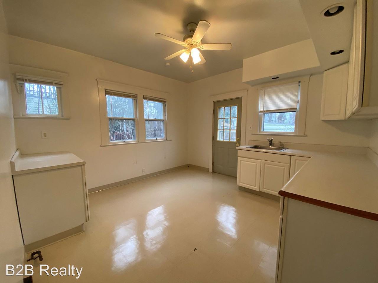 2407 Colburn Ave - Photo 3 of 16