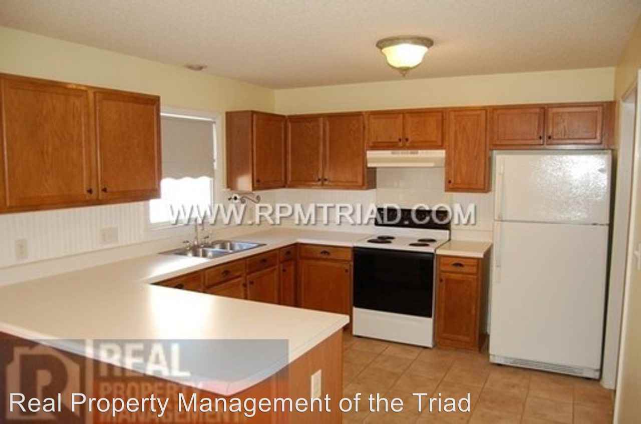 1921 Bradford St. - Photo 2 of 15