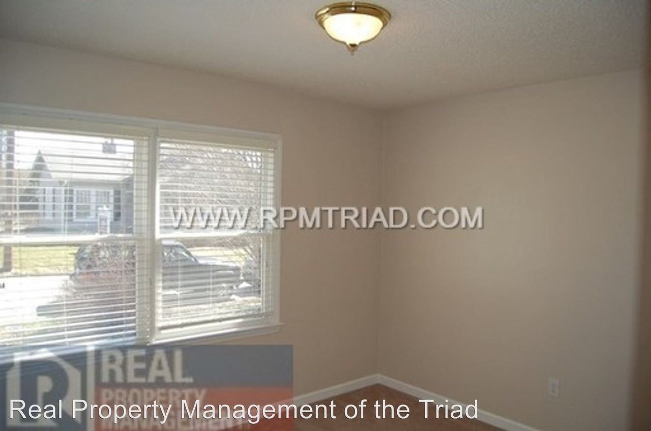 1921 Bradford St. - Photo 3 of 15