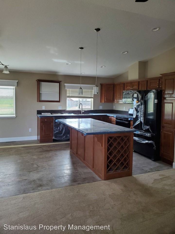 5312 Yosemite Blvd - Photo 2 of 18