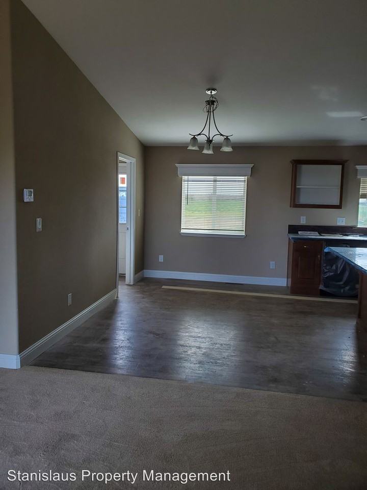 5312 Yosemite Blvd - Photo 3 of 18