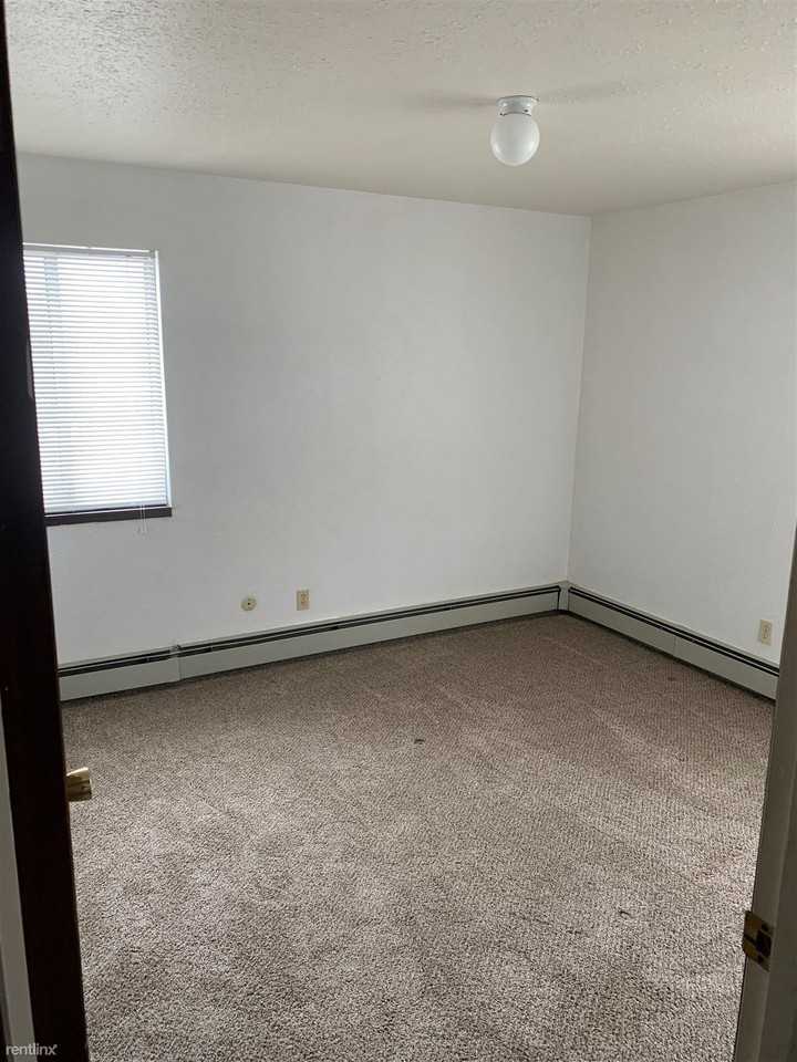 Meade Apartments - Photo 2 of 7