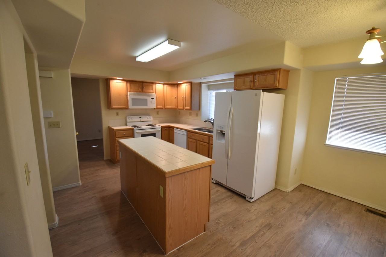 5984 Pioneer Mesa Dr - Photo 3 of 31