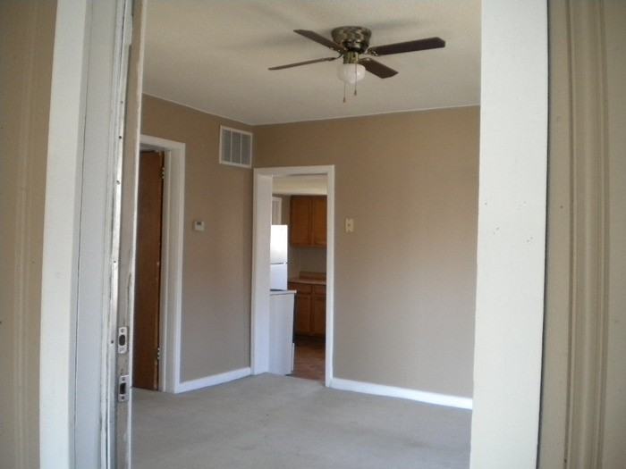 907 East 14th Street - Photo 3 of 16