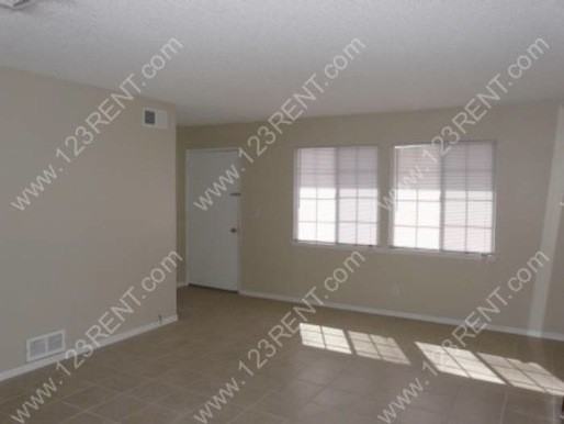 38508 Sumac Ave - Photo 3 of 5