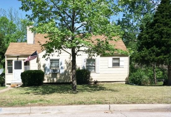 5040 Glenside Dr - Photo 2 of 33